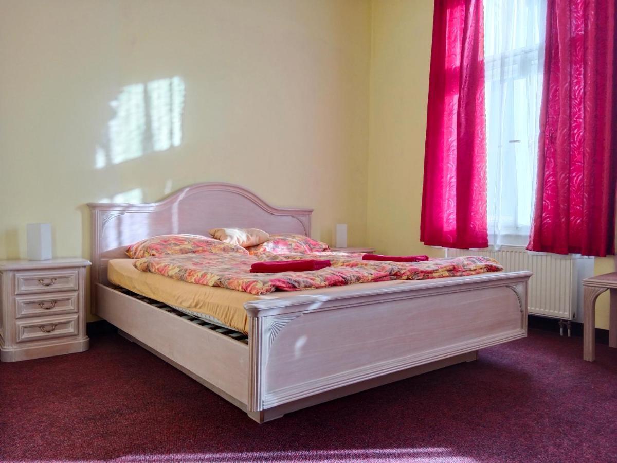 St. Maur Hotel Becov nad Teplou Luaran gambar